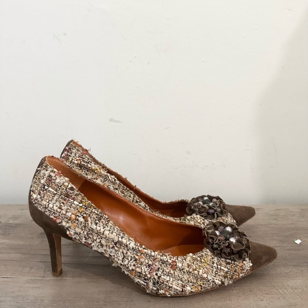 MOSCHINO White Pink Tweed Brown Suede Faux Pearl Floral High Heel Pumps 38 7.5-8